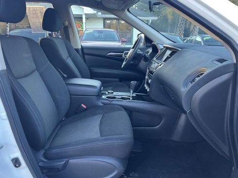 Used 2020 Nissan Pathfinder S image 10