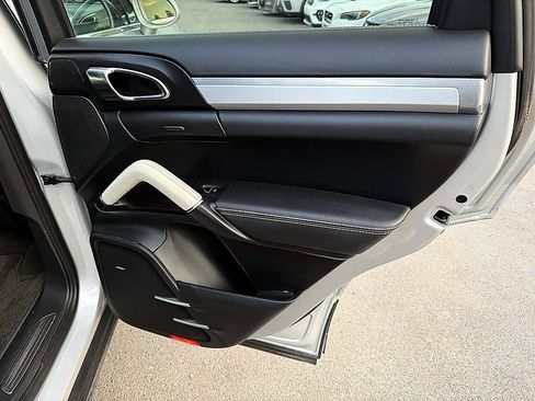 Used 2012 Porsche Cayenne Turbo AWD/4WD image 17