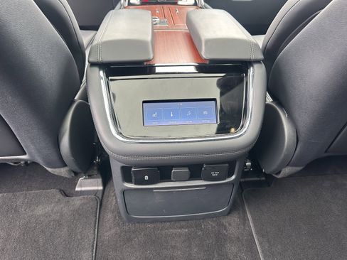 Certified 2024 Lincoln Navigator Reserve AWD/4WD image 13