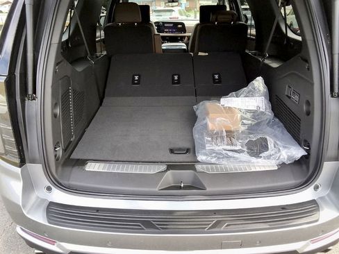 New 2026 Chevrolet Suburban High Country AWD/4WD image 6