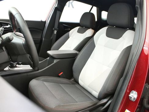 Used 2025 Chevrolet Trax RS w/ Driver Confidence Package FWD image 23