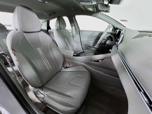 Certified 2025 Hyundai Elantra Sport image 26