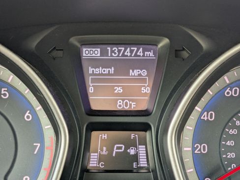 Used 2015 Hyundai Elantra GT FWD image 15