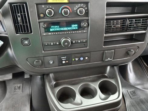 Used 2025 Chevrolet Express 3500 LS image 19