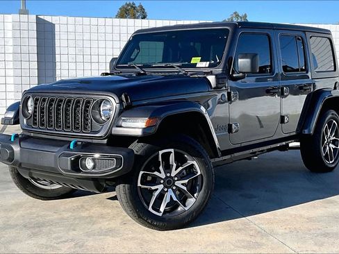 Used 2024 Jeep Wrangler Unlimited AWD/4WD image 2