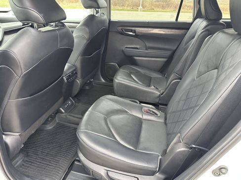 Used 2020 Toyota Highlander Platinum image 14