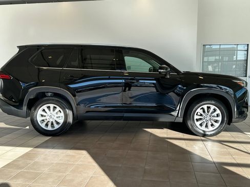 Certified 2025 Toyota Grand Highlander AWD image 3