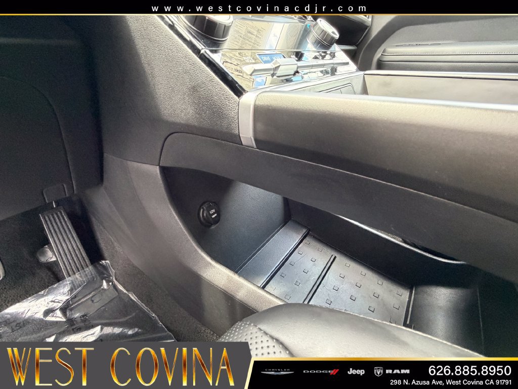 Used 2025 Hyundai Santa Fe SEL AWD/4WD image 24