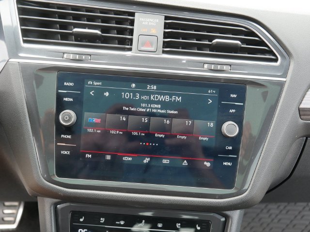 Certified 2023 Volkswagen Tiguan SEL R-Line AWD/4WD image 28