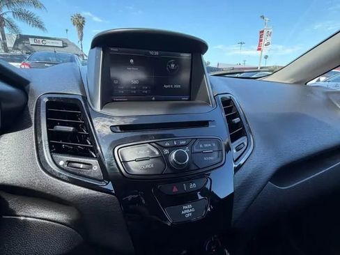 Used 2014 Ford Fiesta SE w/ Equipment Group 201A image 9