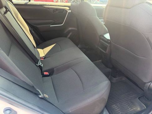 Used 2021 Toyota RAV4 LE AWD/4WD image 7