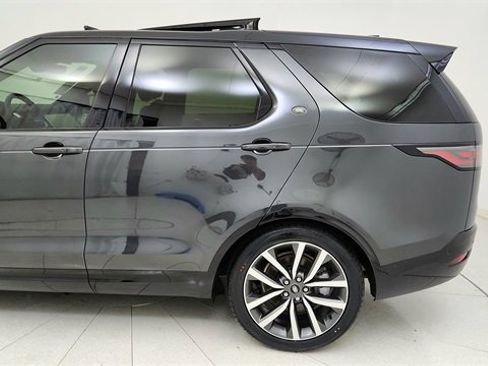 Used 2024 Land Rover Discovery Dynamic SE image 11