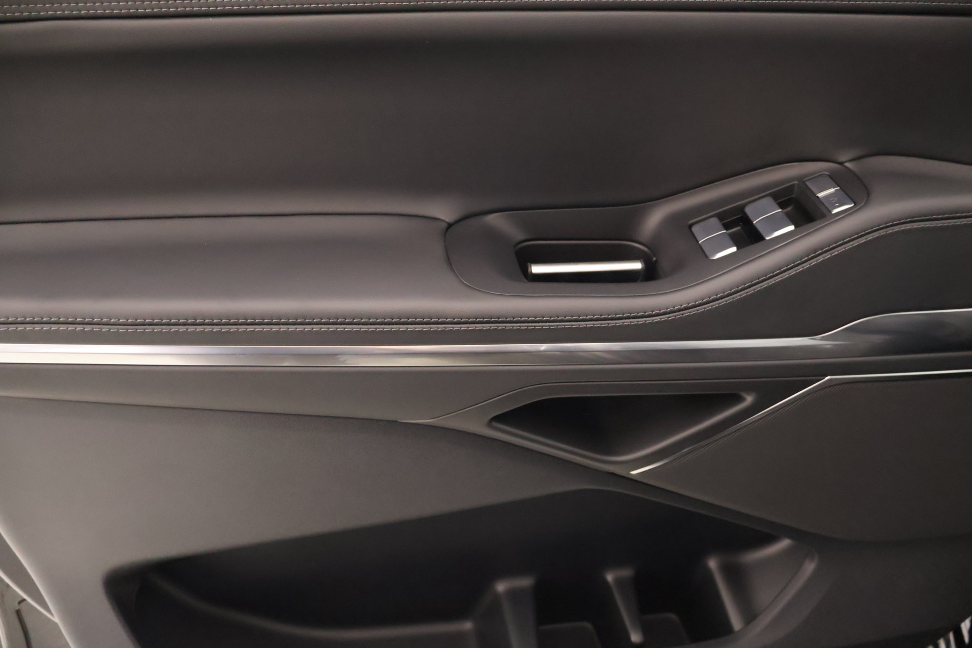 New 2026 Lincoln Navigator Premiere AWD/4WD image 16