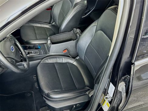 Used 2020 Ford Escape Titanium image 19