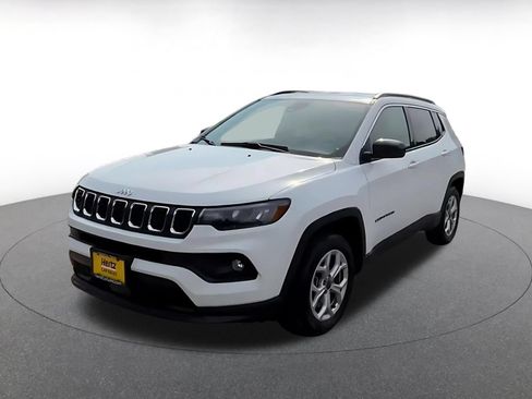 Used 2025 Jeep Compass Latitude AWD/4WD image 6