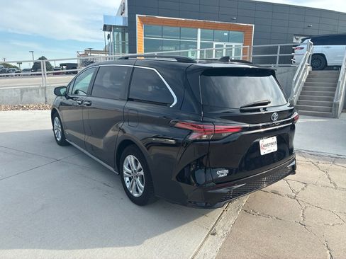Used 2021 Toyota Sienna XSE w/ XSE Plus Package AWD/4WD image 3