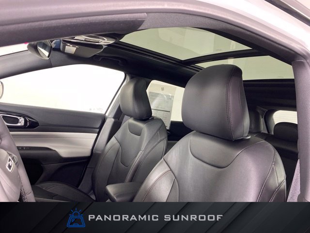Used 2023 Jeep Compass Limited w/ Sun and Sound Group AWD/4WD image 2