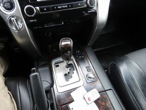 Used 2014 Toyota Land Cruiser image 23