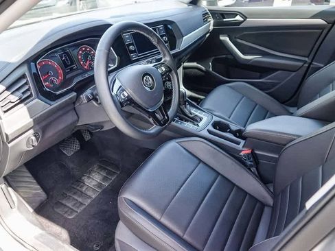 Used 2021 Volkswagen Jetta SE w/ SE Cold Weather Package image 16