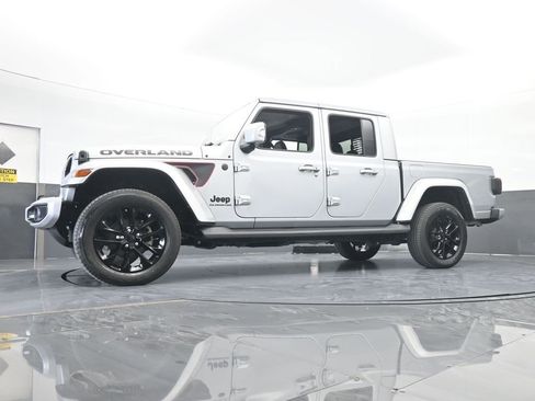 Used 2022 Jeep Gladiator Overland image 60