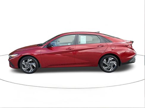 Certified 2025 Hyundai Elantra Sport image 6