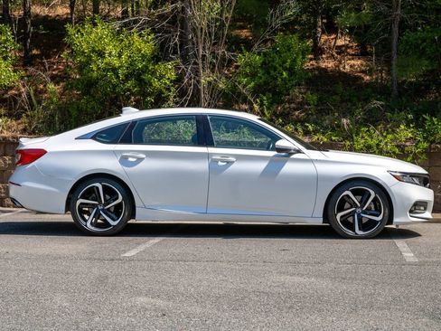 Used 2018 Honda Accord Sport image 4
