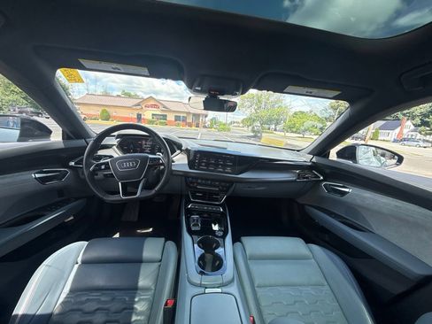 Used 2022 Audi e-tron GT Prestige AWD/4WD image 15