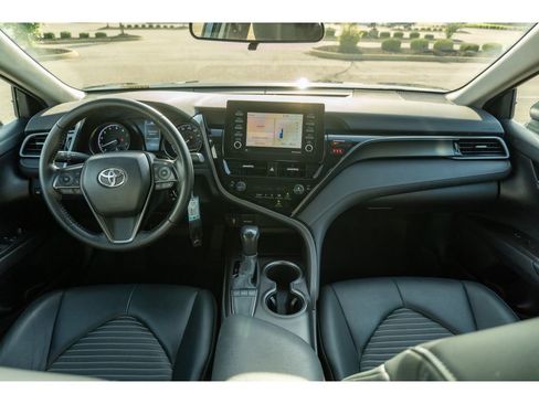 Used 2022 Toyota Camry SE FWD image 18