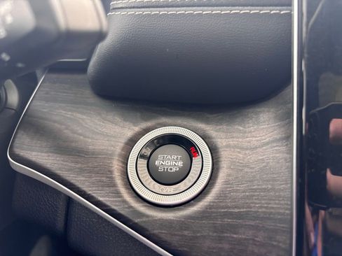 Used 2023 Jeep Grand Cherokee L Limited AWD/4WD image 28