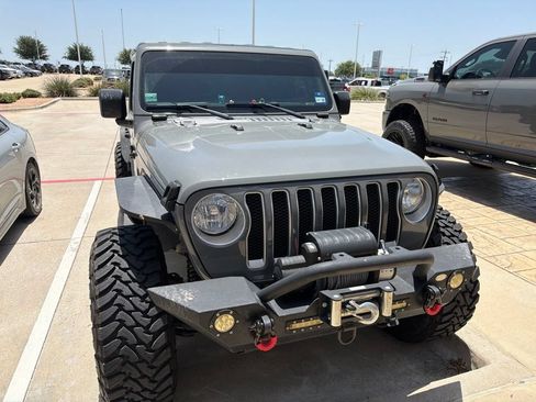Used 2018 Jeep Wrangler Unlimited Sahara AWD/4WD image 11