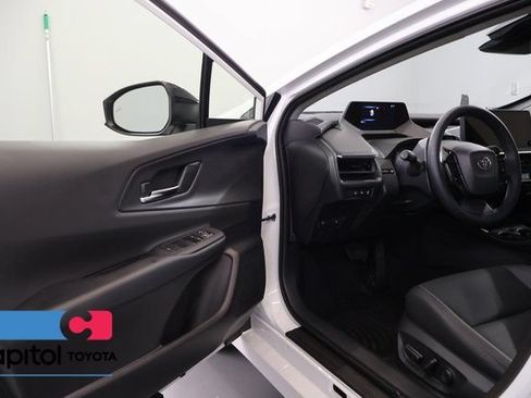 Certified 2026 Toyota Prius Plug-In Hybrid FWD image 8