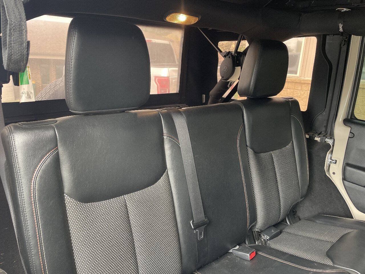 Used 2016 Jeep Wrangler Unlimited Sahara AWD/4WD image 34