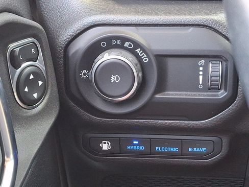 Used 2023 Jeep Wrangler Unlimited Sahara w/ Cold Weather Group AWD/4WD image 23