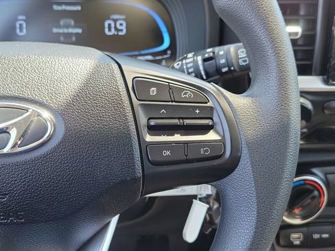 Used 2026 Hyundai Venue SE FWD image 8