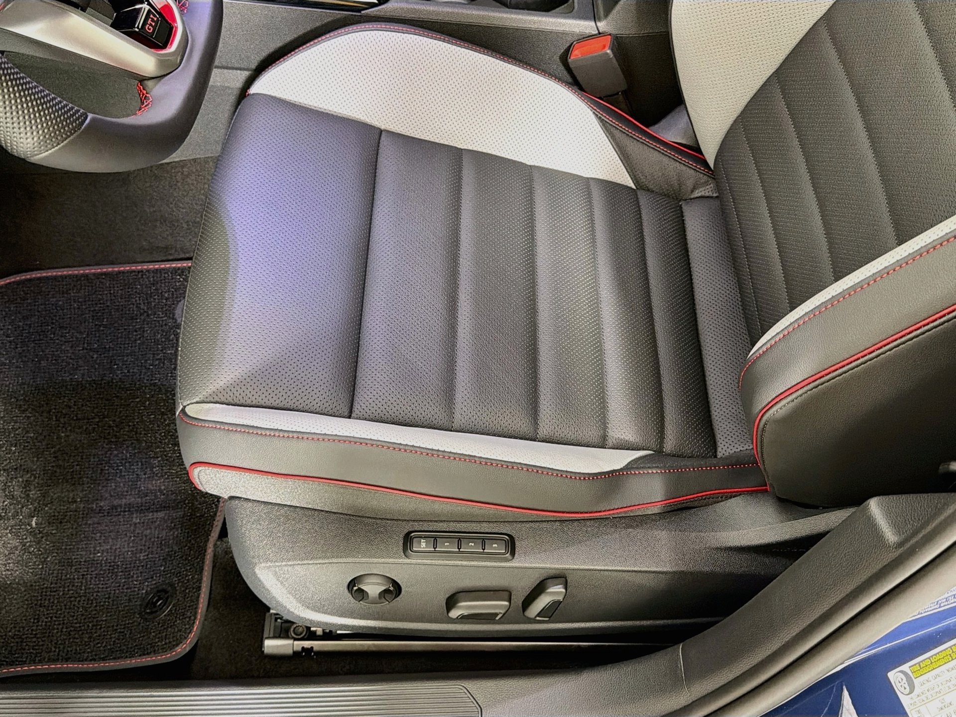 New 2026 Volkswagen GTI SE FWD image 19