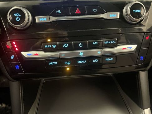 Used 2023 Ford Explorer Limited w/ Limited Technology Package image 12