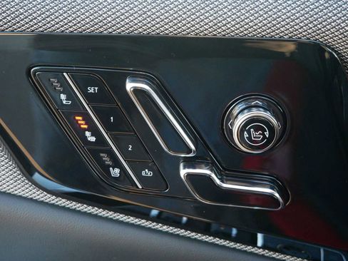 Used 2025 Cadillac Optiq Sport 2 w/ LPO, Floor Liner Package AWD/4WD image 16