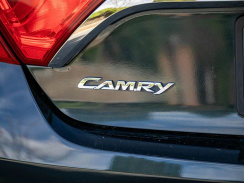 Used 2017 Toyota Camry SE FWD image 16