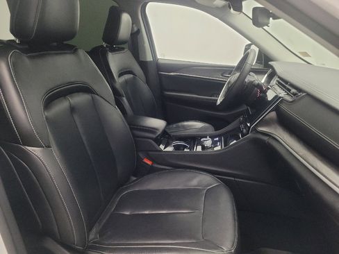Used 2023 Jeep Grand Cherokee Limited w/ Black Appearance Package AWD/4WD image 21