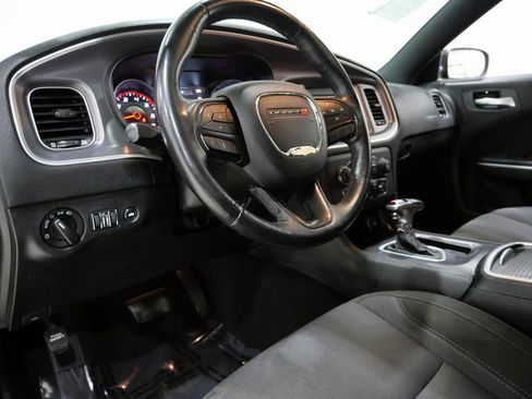 Used 2019 Dodge Charger SXT image 12