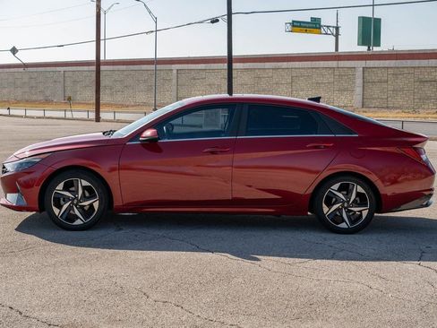 Used 2023 Hyundai Elantra Limited image 4
