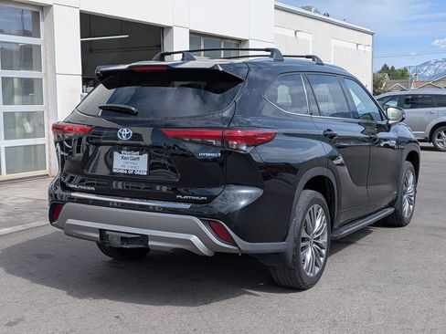 Used 2021 Toyota Highlander Platinum AWD/4WD image 3