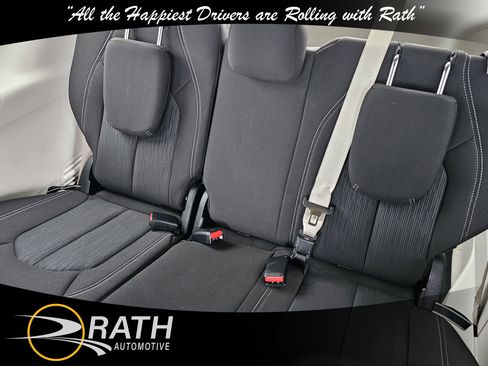 Used 2022 Chrysler Voyager LX image 16