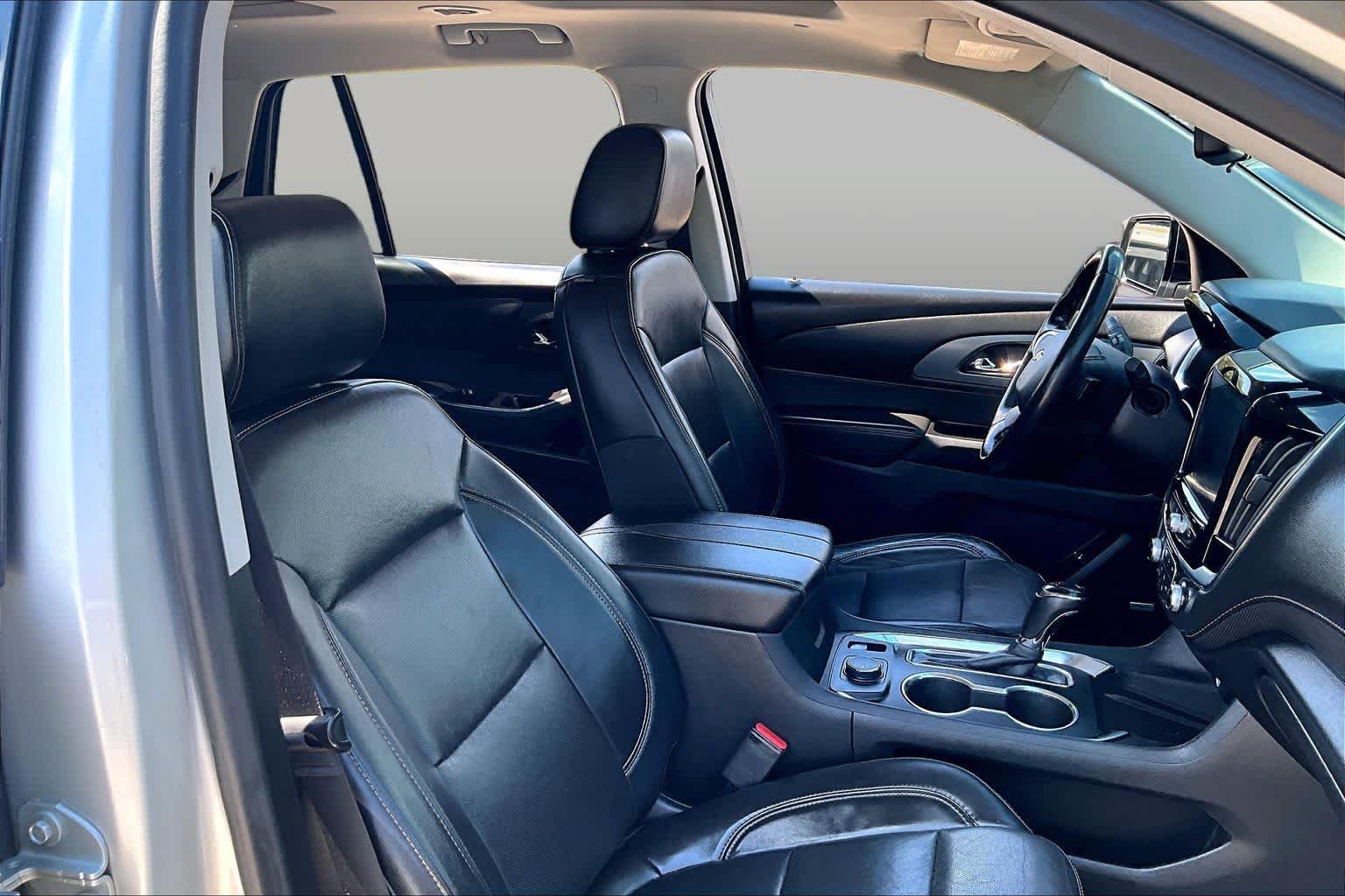 Used 2020 Chevrolet Traverse Premier w/ Redline Edition FWD image 9
