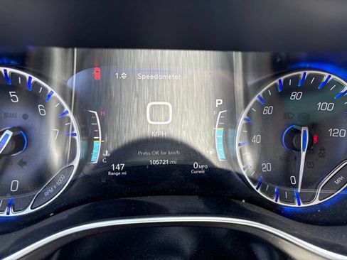 Used 2017 Chrysler Pacifica Limited FWD image 13