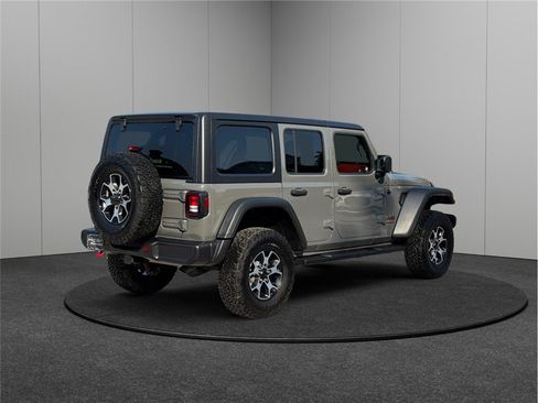 Used 2023 Jeep Wrangler Unlimited Rubicon w/ Cold Weather Group AWD/4WD image 9
