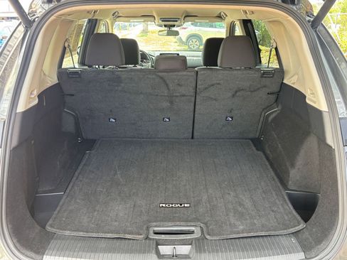 Used 2025 Nissan Rogue SV FWD image 33