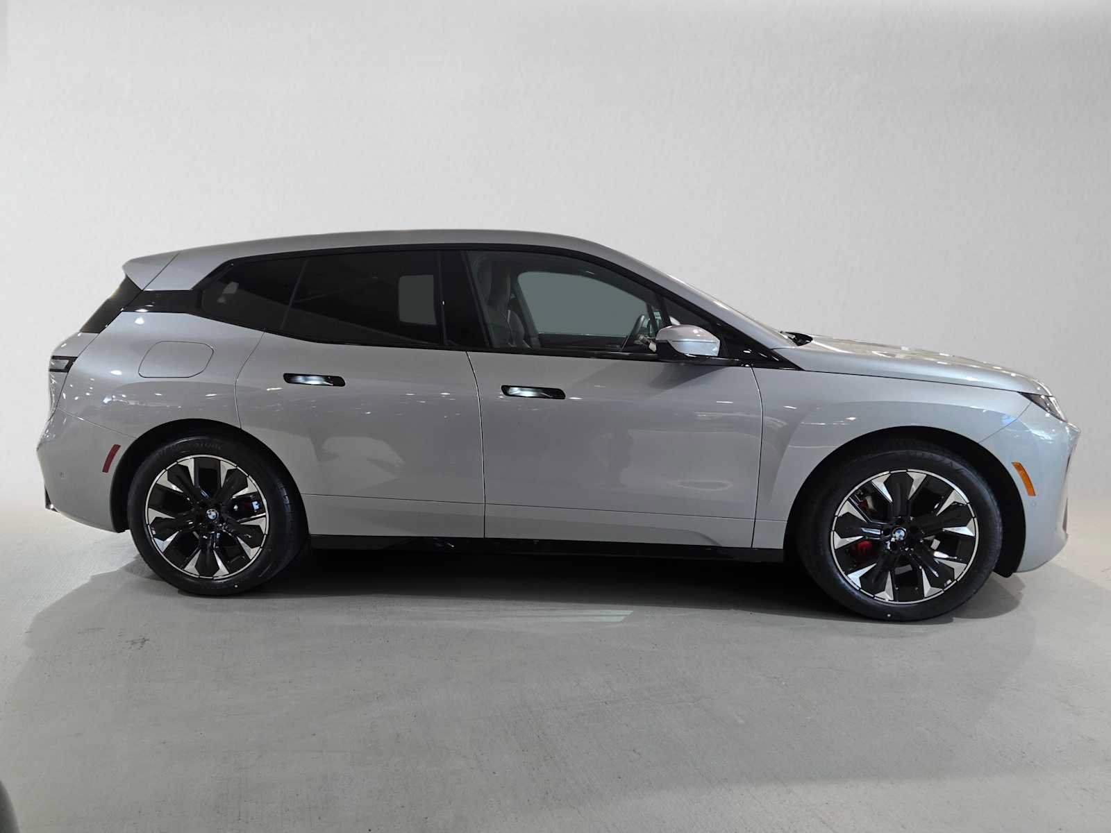 Used 2026 BMW iX xDrive60 w/ M Sport Package AWD/4WD image 2
