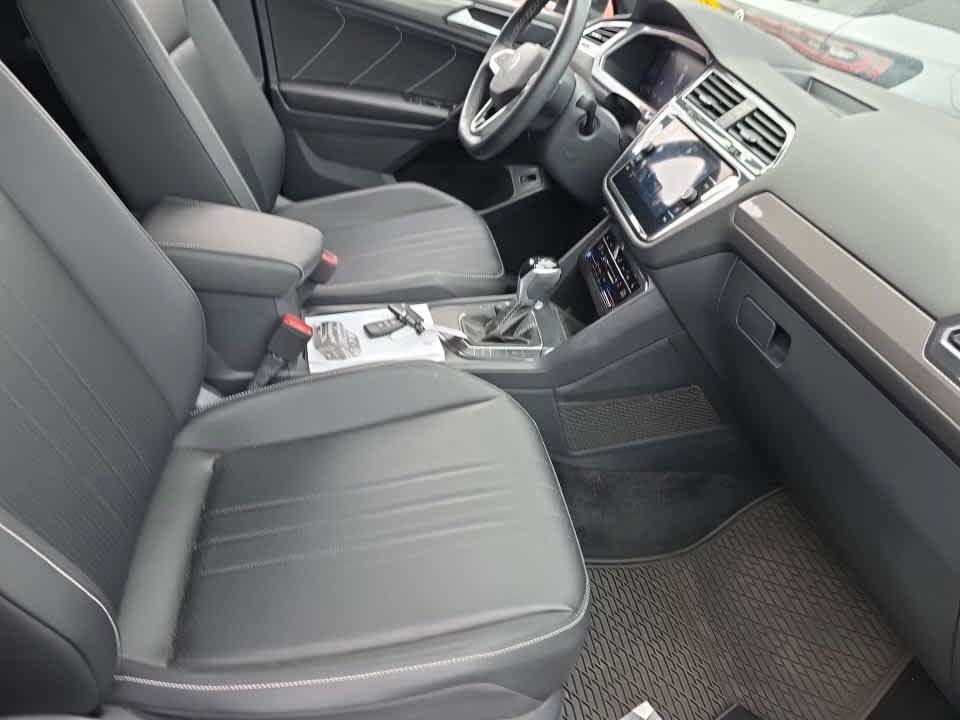 Used 2023 Volkswagen Tiguan SE R-Line FWD image 11