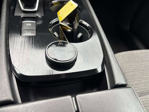 Used 2021 Nissan Rogue S image 25